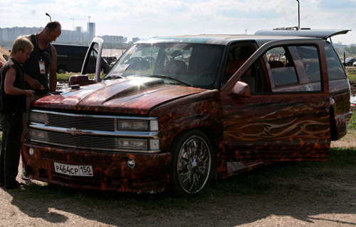 Chevrolet Suburban.  2009