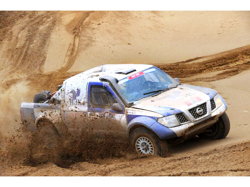 Nissan Dakar 2004